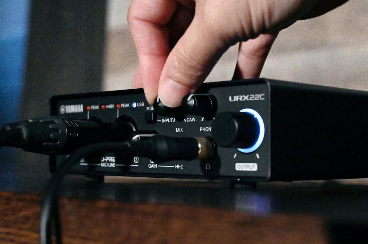 2-in/2-out USB-C Audio/MIDI Interface with 32-bit/192kHz Support, Black Y31012